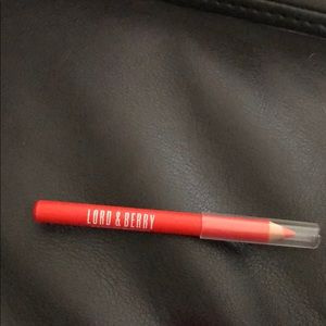 Lots & berry lip liner
